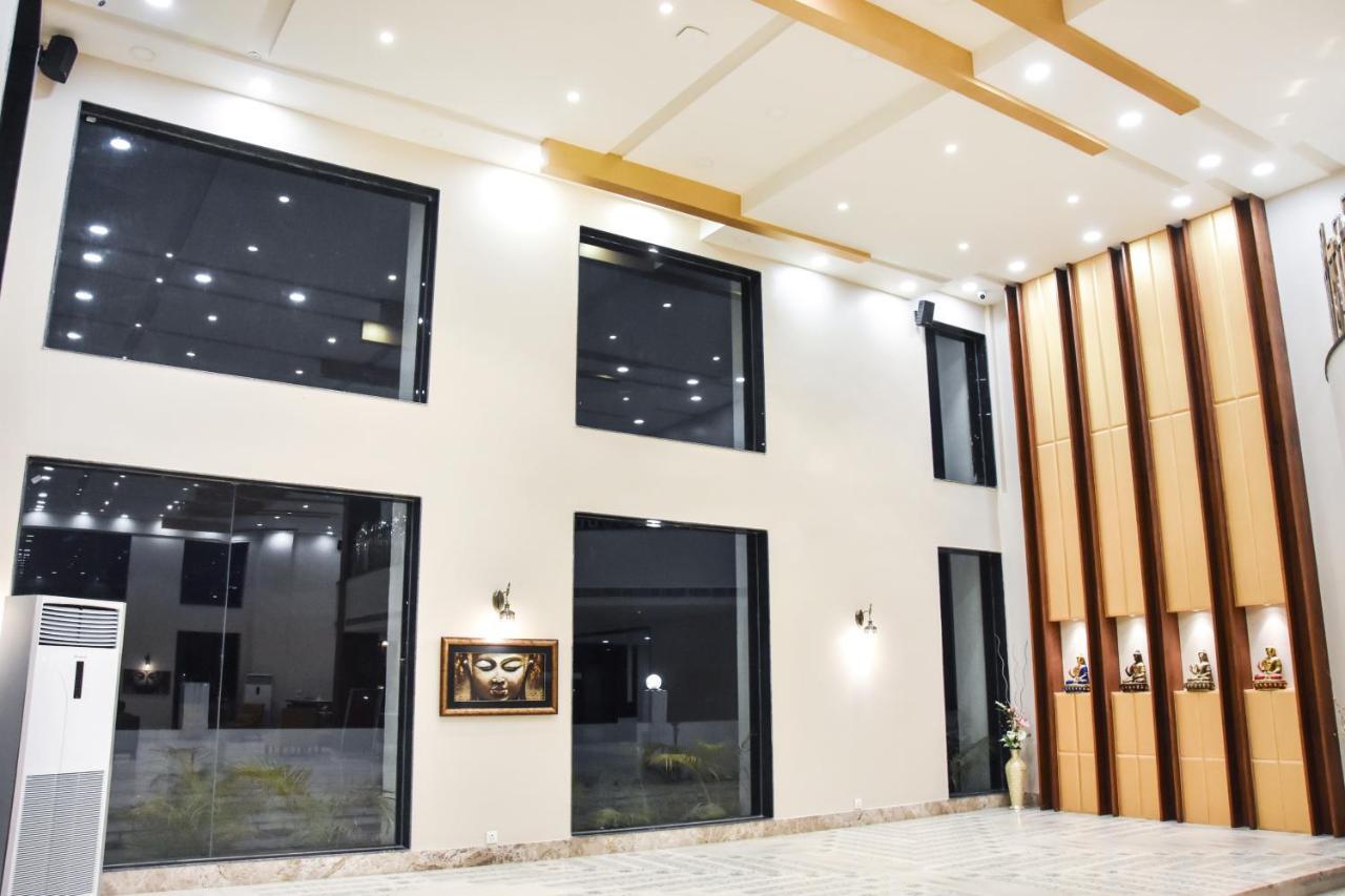 Hotel Platinum Shravasti Katra  Exterior photo